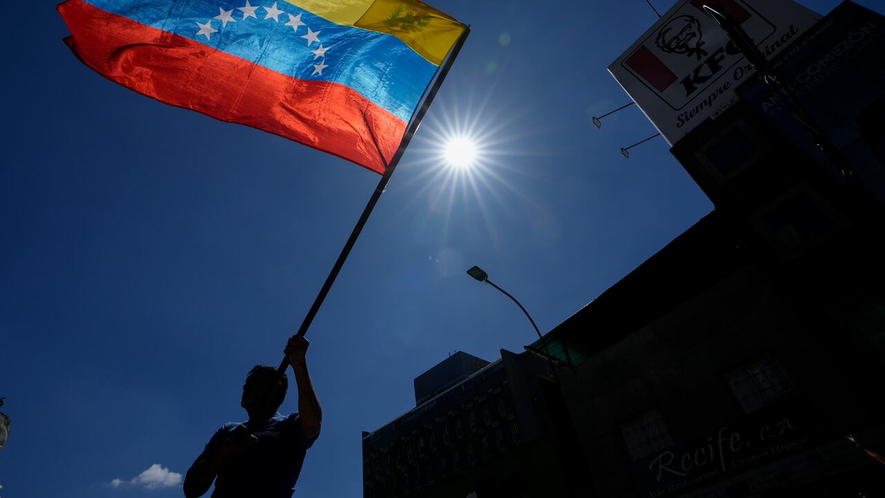 Estados Unidos deporta a venezolano con alerta de Interpol por delito en Ecuador
(AP Foto/Matías Delacroix)