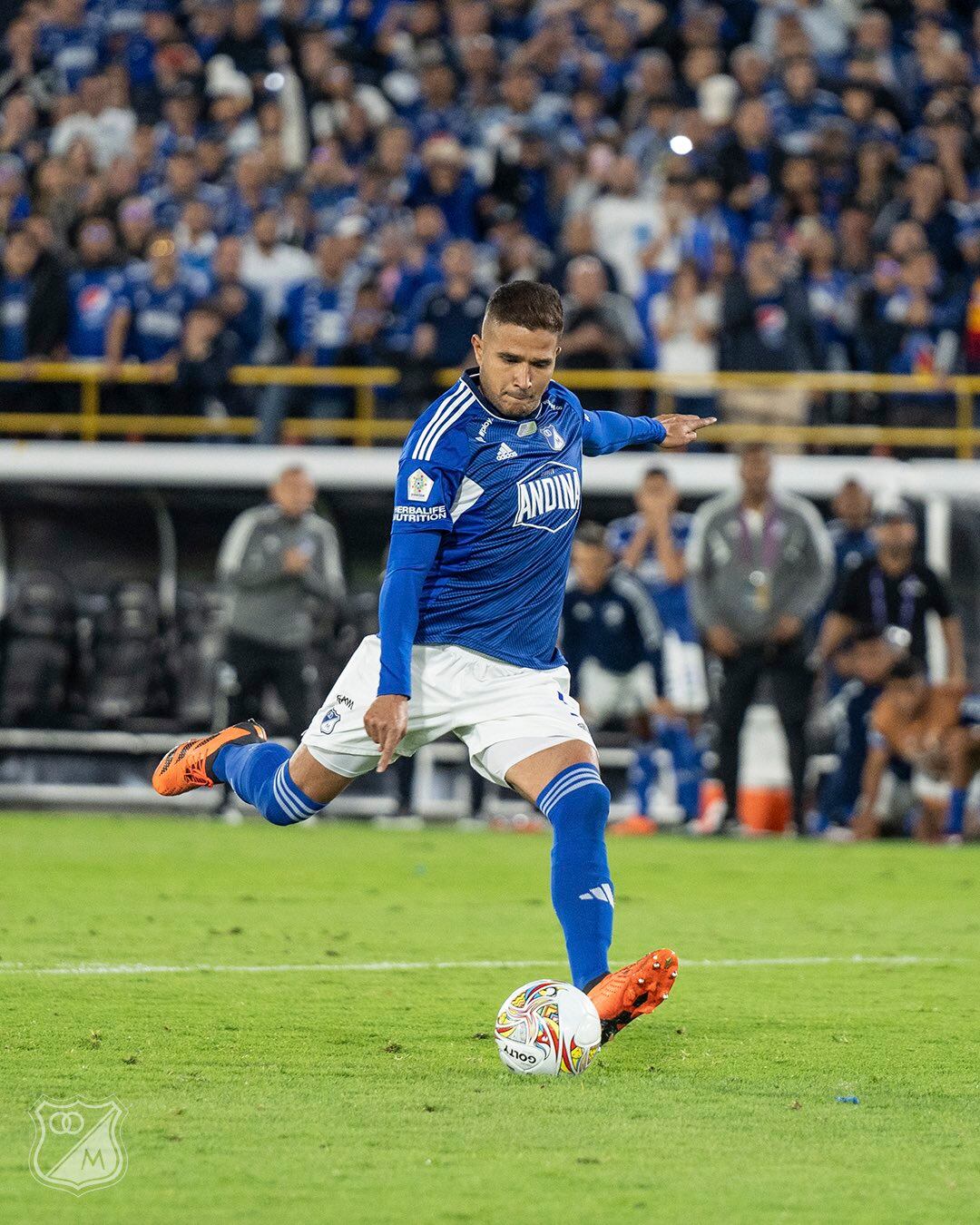 Larry Vásquez anotó el penalti definitivo para sentenciar el 3-2 que le dio a Millonarios su decimosexta estrella.