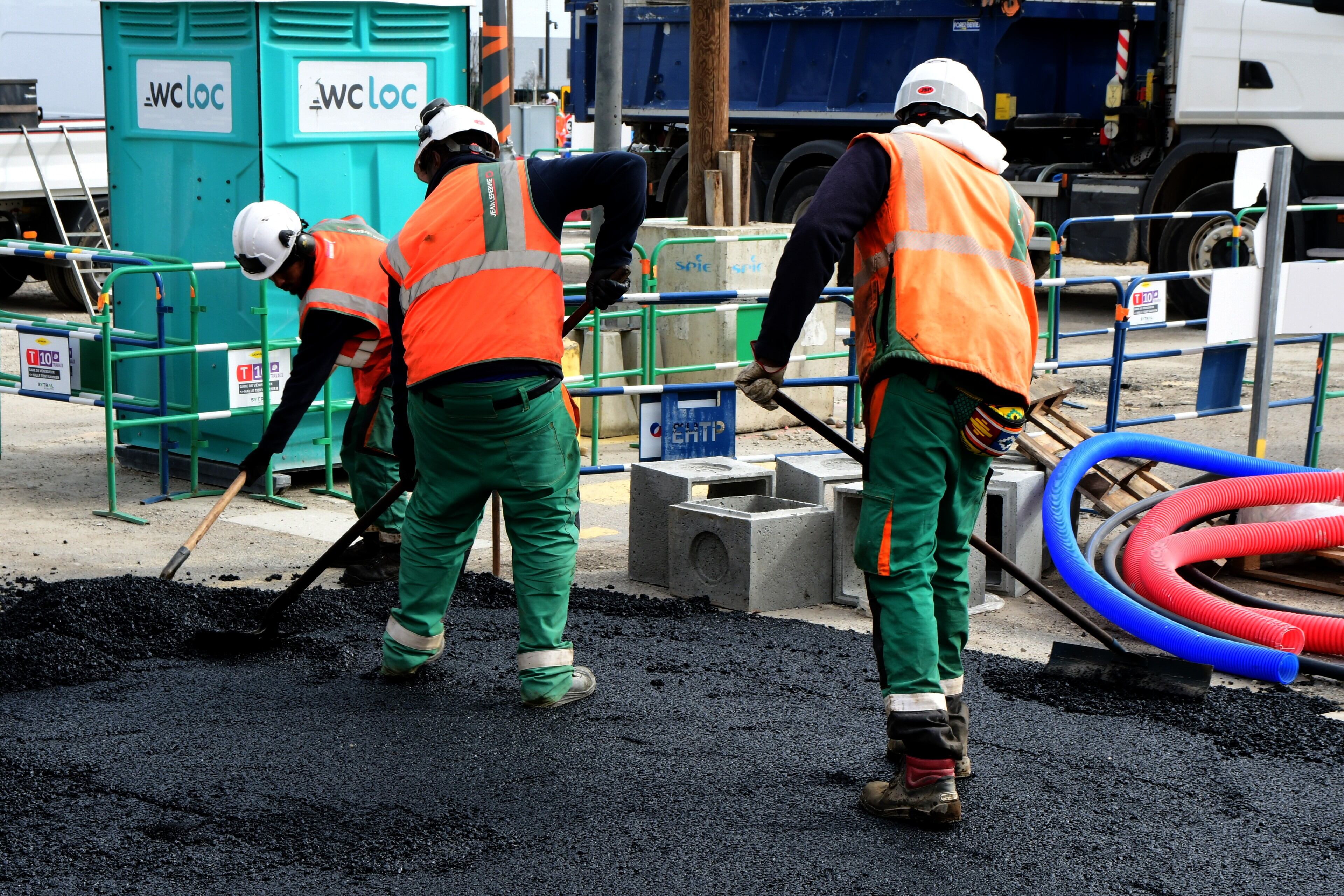Trabajadores hacen esfuerzos por arreglar las fallas de la autopista I-80 
Getty Images