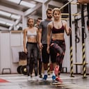 Deportistas realizando ejercicio