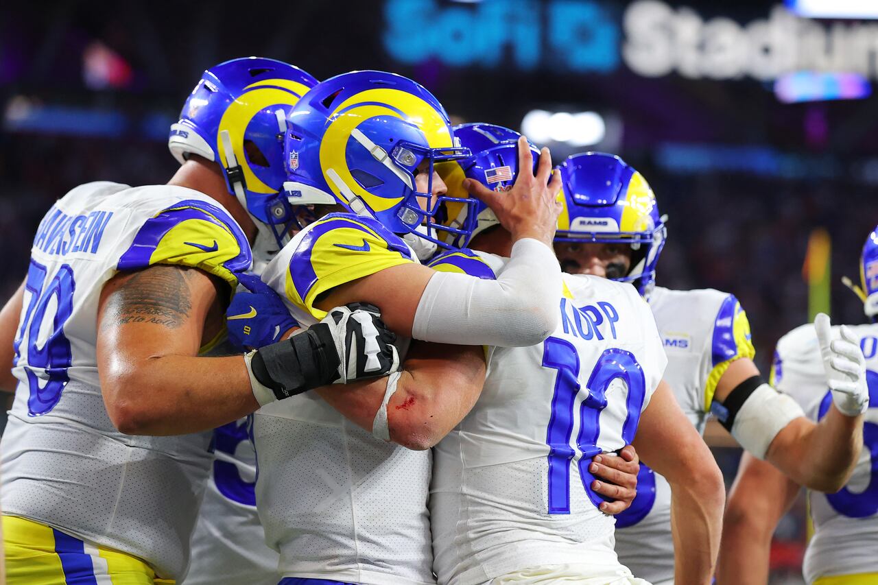 INGLEWOOD, CALIFORNIA - FEBRUARY 13: Cooper Kupp #10 of the Los Angeles Rams reacts with Matthew Stafford #9 following a touchdown reception during the fourth quarter of Super Bowl LVI against the Cincinnati Bengals at SoFi Stadium on February 13, 2022 in Inglewood, California. Kevin C. Cox/Getty Images/AFP (Photo by Kevin C. Cox / GETTY IMAGES NORTH AMERICA / Getty Images via AFP)