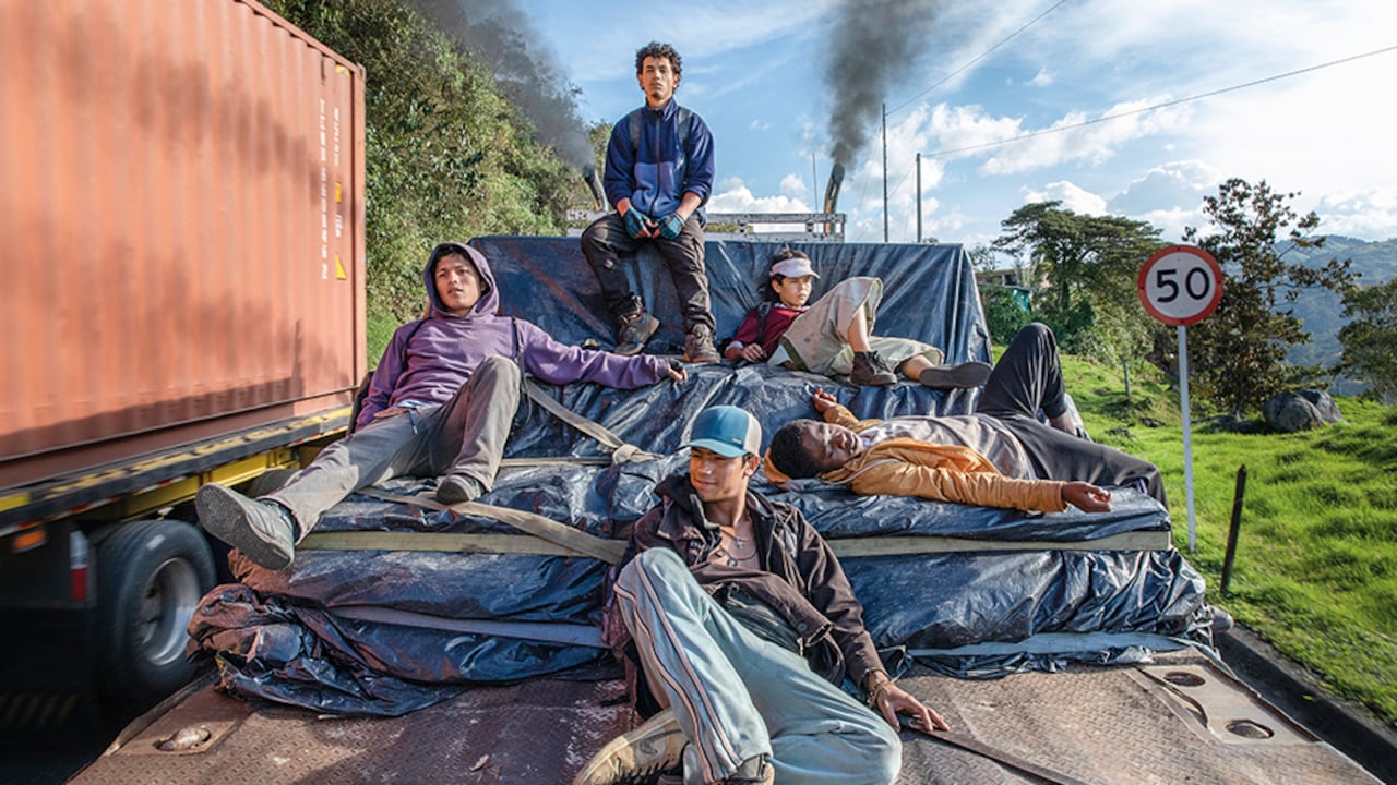Tomó año y medio encontrar a los protagonistas naturales de esta histórica película. Mora creyó, con razón, que era más fácil enseñarles a actuar que a fingir duras existencias.