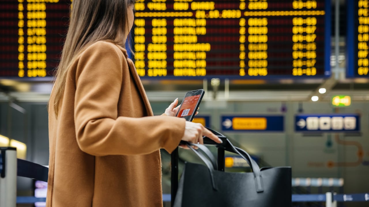 Los pasajeros colombianos deben cumplir requisitos específicos para entrar o salir del país.