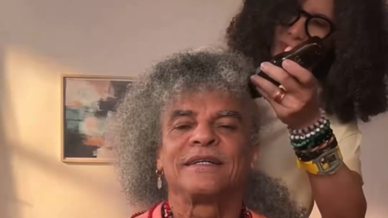 Carlos Valderrama cambia de look