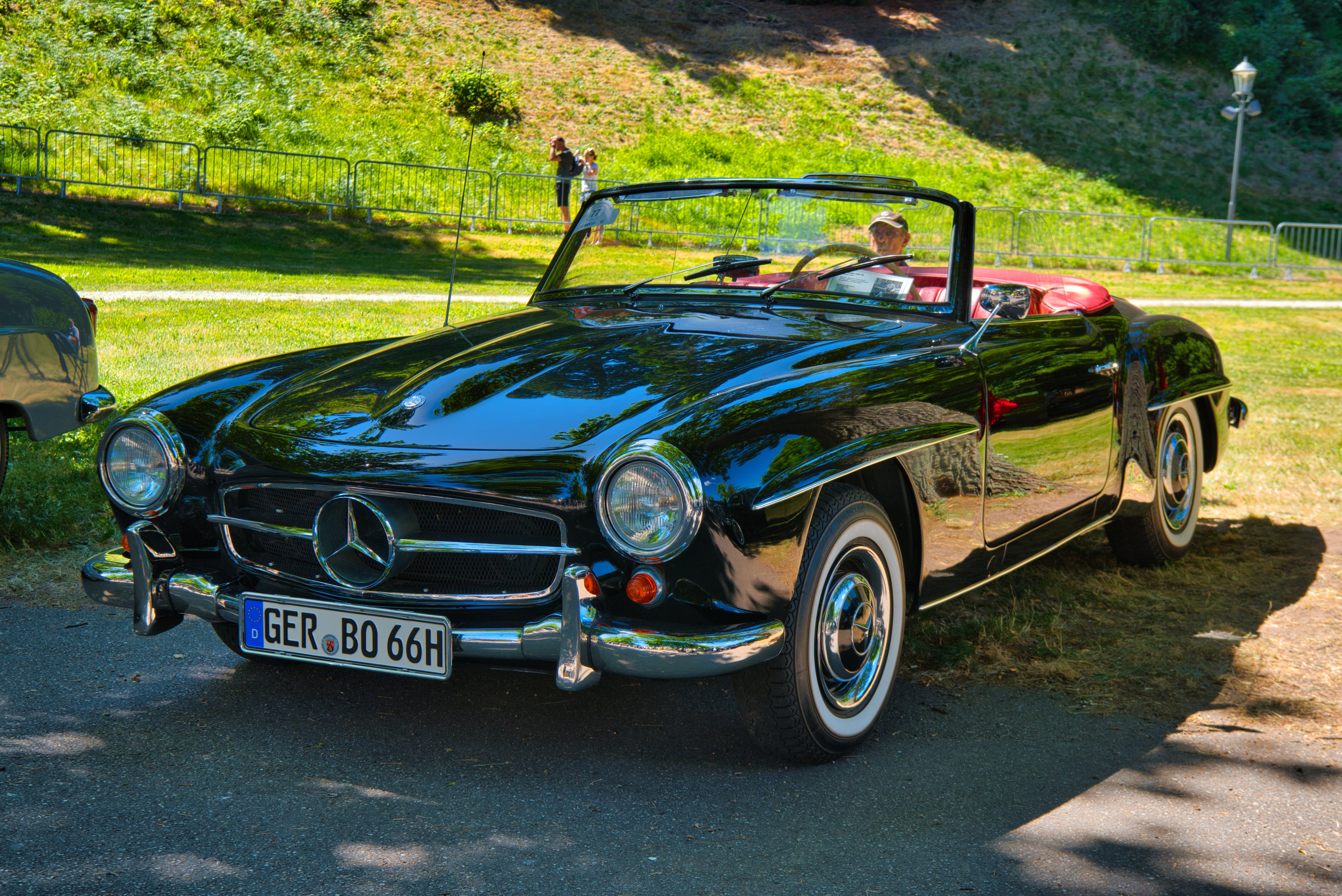 Los vehículos convertibles pueden traer techos de lona o mucho más rígidos.