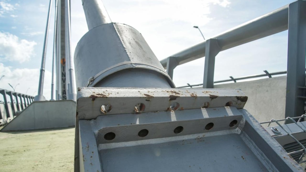 Tornillos y tuercas fueron robados de la estructura del puente Pumarejo.