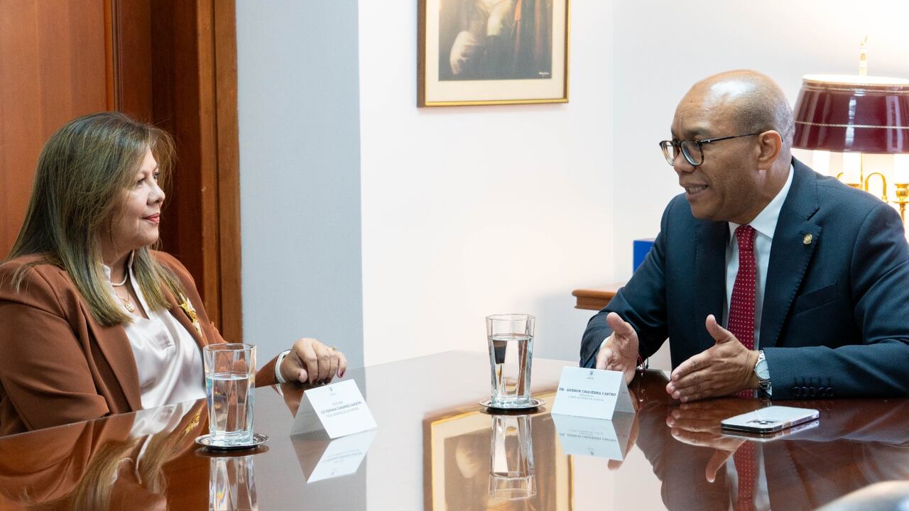 Reunión del presidente de la Fiscal General, Luz Adriana Camargo y el presidente de la Corte Suprema de Justicia, Gerson Chaverra.