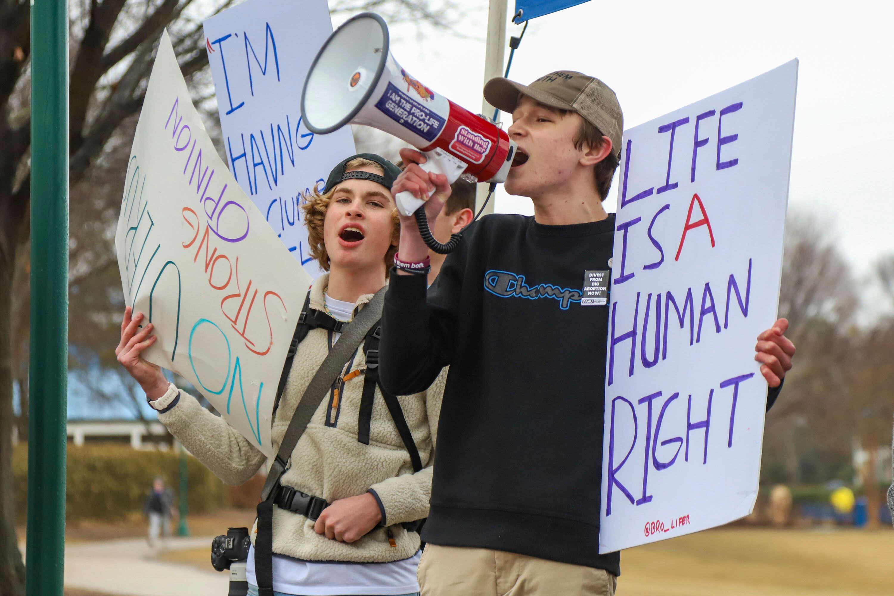 Cientos de personas saltaron a las calles para reclamar el derecho al aborto en Estados Unidos.