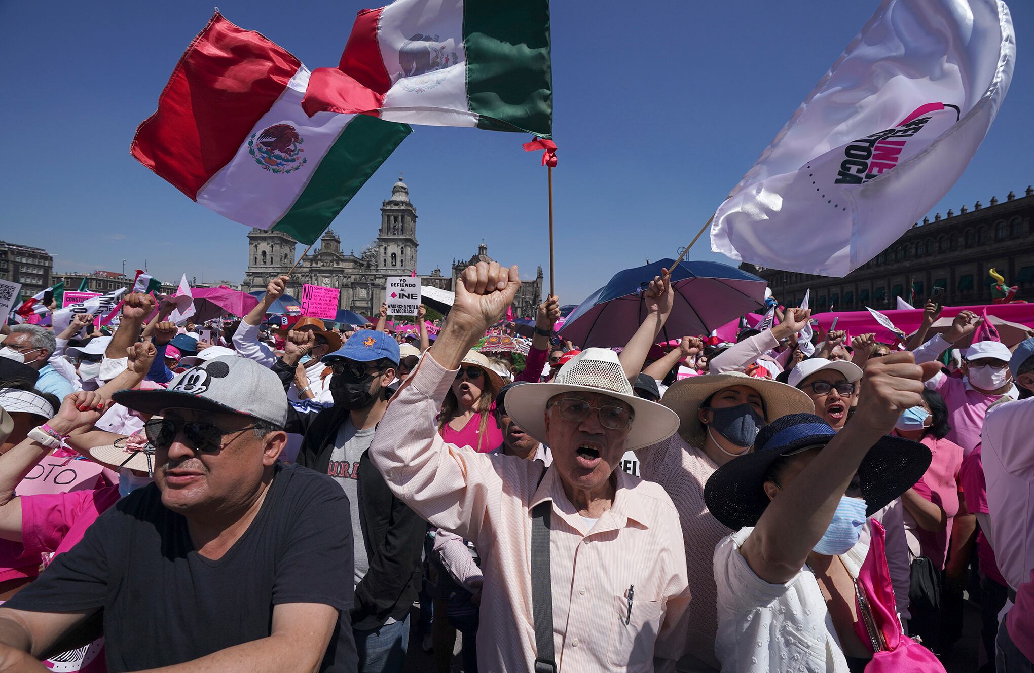 En imágenes : Miles de personas protestan en el Zócalo de la Ciudad de México