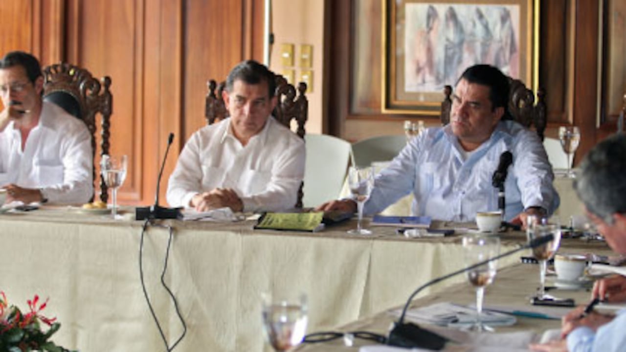 El plan de San José, promovido por el ex presidente costarricense Óscar Arias, se convirtió en la única opción al final de la semana para las partes, que se levantaron de la mesa de negociaciones sin llegar a un acuerdo. En nada de ello tuvo importancia Insulza