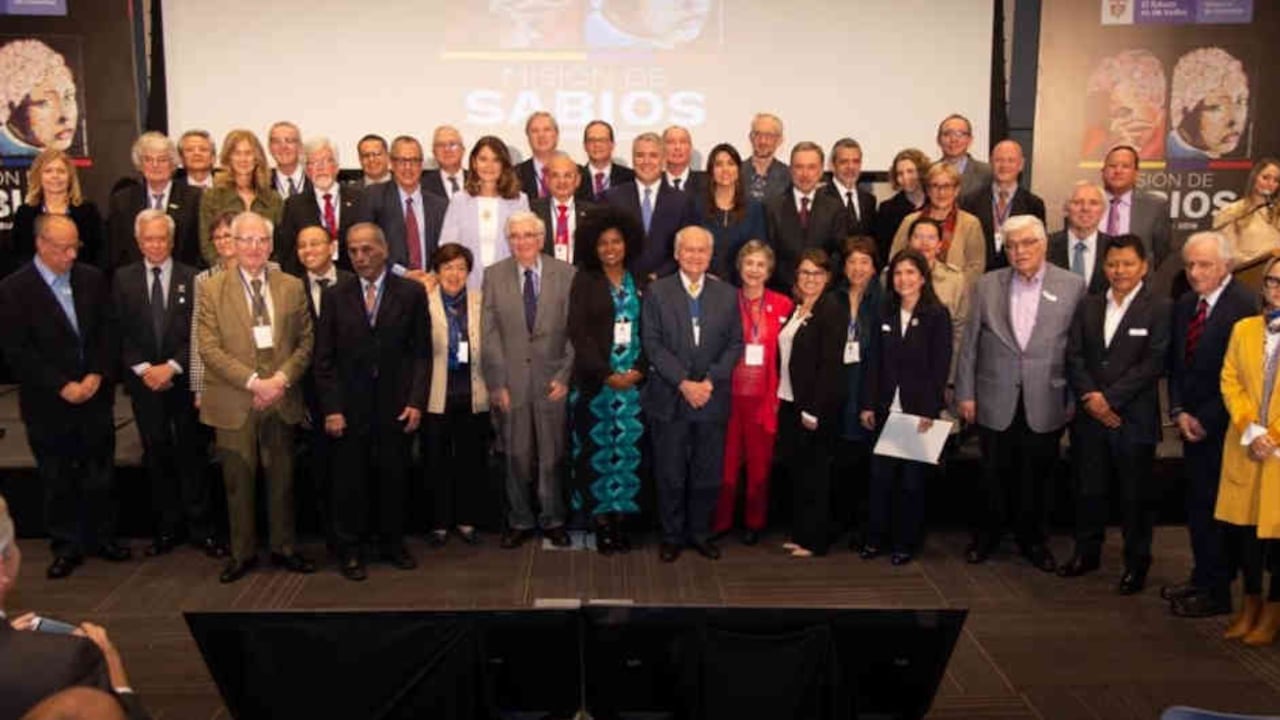 El ISIE sería quien capacita a los maestros de los maestros.