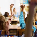 Existe una acción que no puede ser prohibida entre los estudiantes dentro de las aulas de clase.