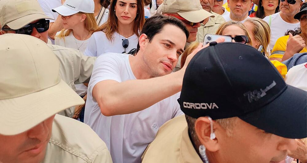 Los hijos de Álvaro Uribe siempre han mostrado el respaldo a su padre. 