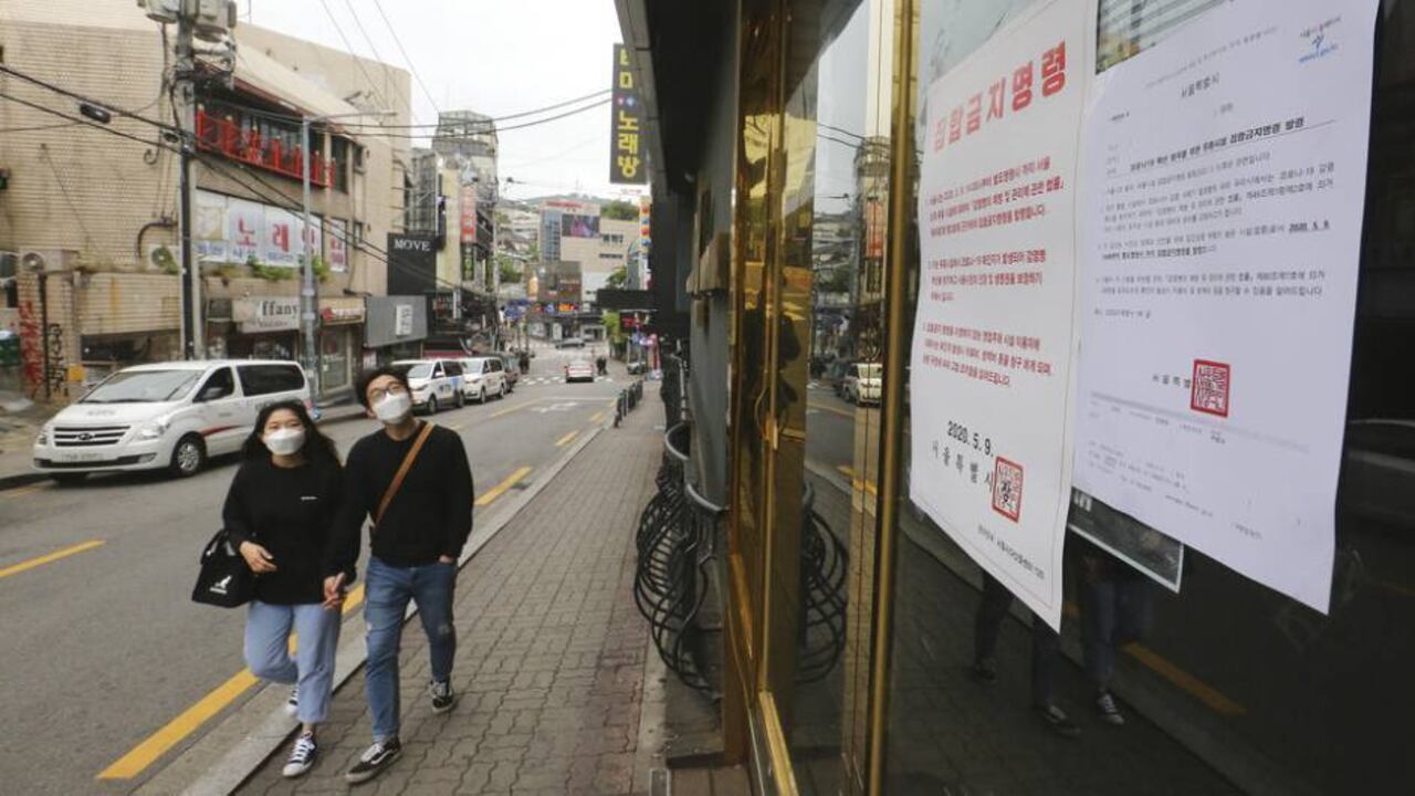 Las autoridades han actuado con diligencia para seguir el rastro epidemiológico, tienen en la mira a 5.700 personas que pudieron tener contacto con el hombre en establecimientos comerciales.