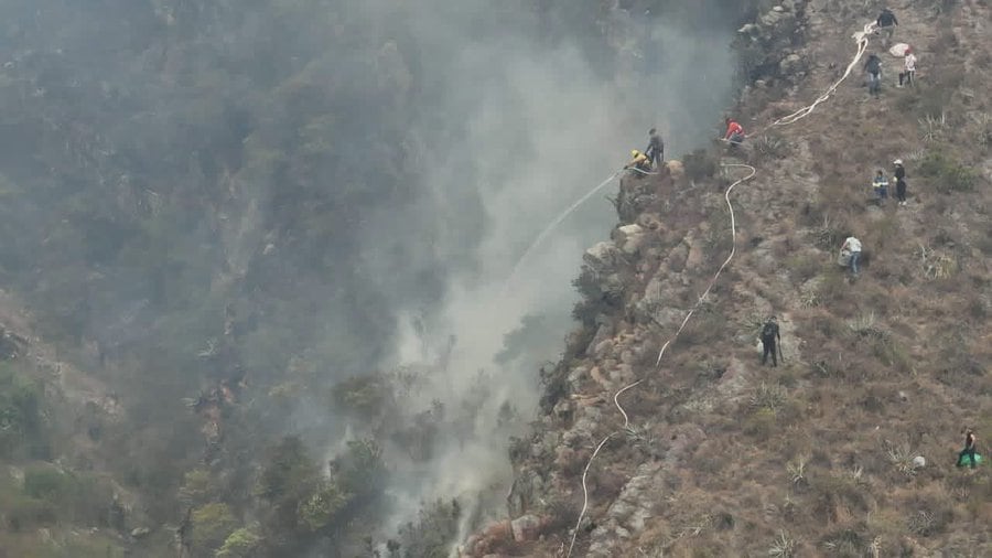 Ministro Rodrigo Lara confirma 90 % de control en el incendio del Santuario de Iguaque.