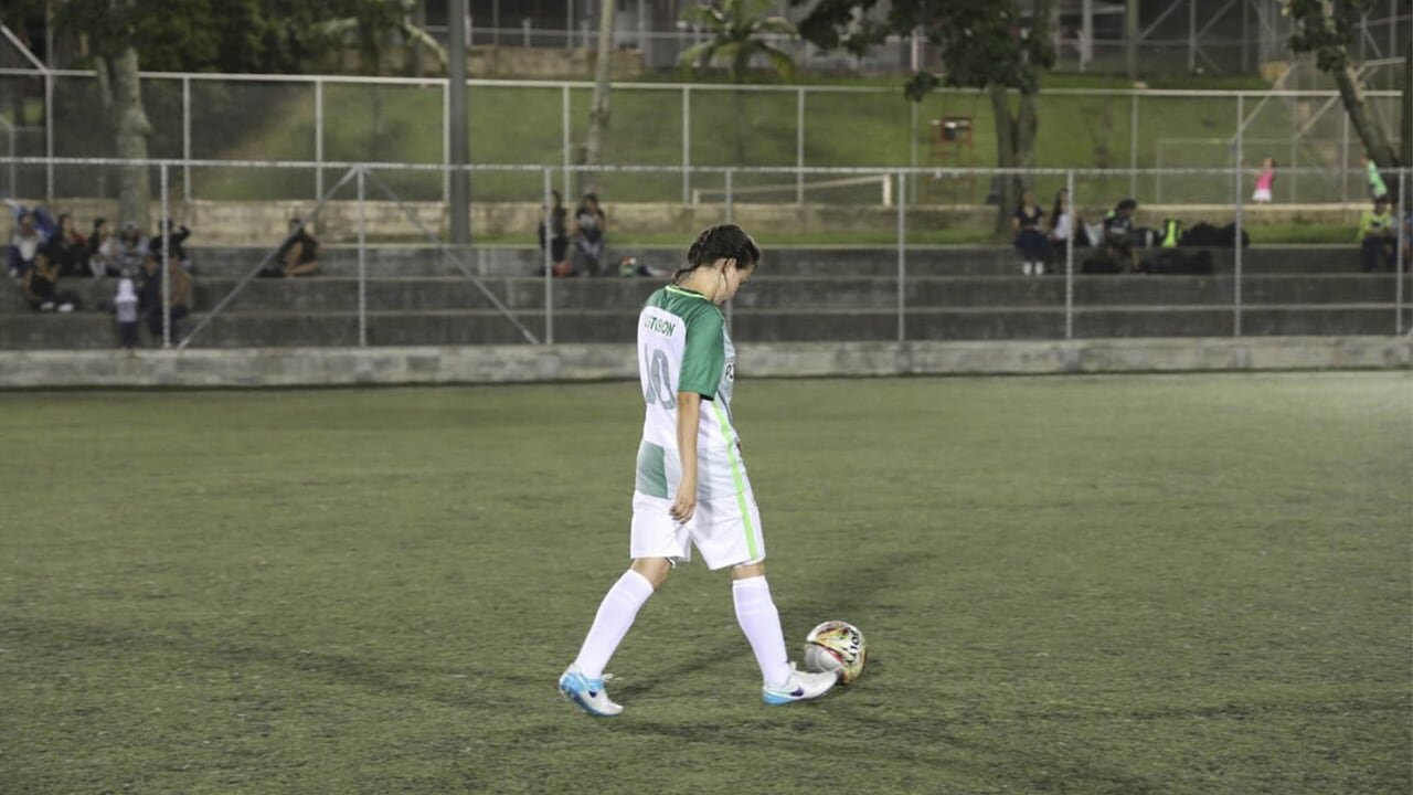 En 2017, María Fernanda Agudelo firmó su primer contrato como jugadora profesional.