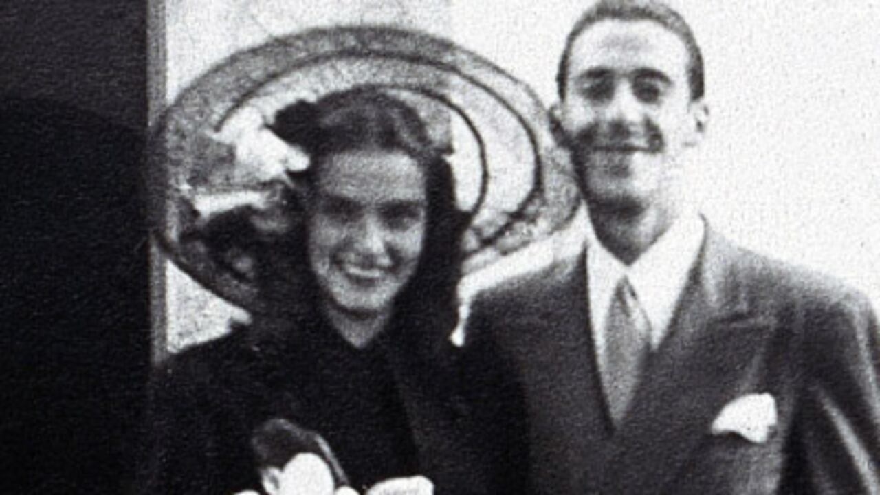 El 14 de junio de 1947 se casaron en la iglesia de San Diego, en Bogotá. El ramo con el que entró la novia era una magnolia que el novio bajó de un árbol antes de entrar a la iglesia.