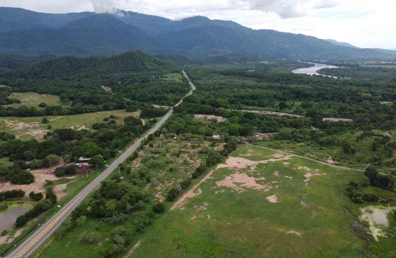 Esta autopista se une con los proyectos Neiva-Espinal-Girardot y Girardot-Ibagué-Cajamarca (que conecta con el túnel de La Línea), lo que permite mejorar conectividad del sur con el norte del país.