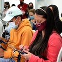 Para apoyar este proceso en Suba y Soacha, este 30 de agosto se hizo la entrega de 29 tabletas que están a disposición de estos entrenamientos.