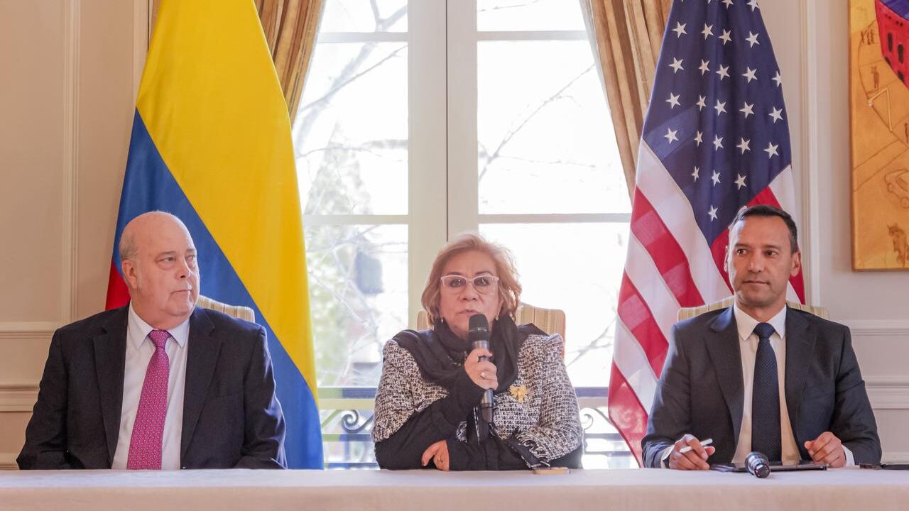 Daniel García-Peña, Rosa Villavicencio y Pedro Sánchez.