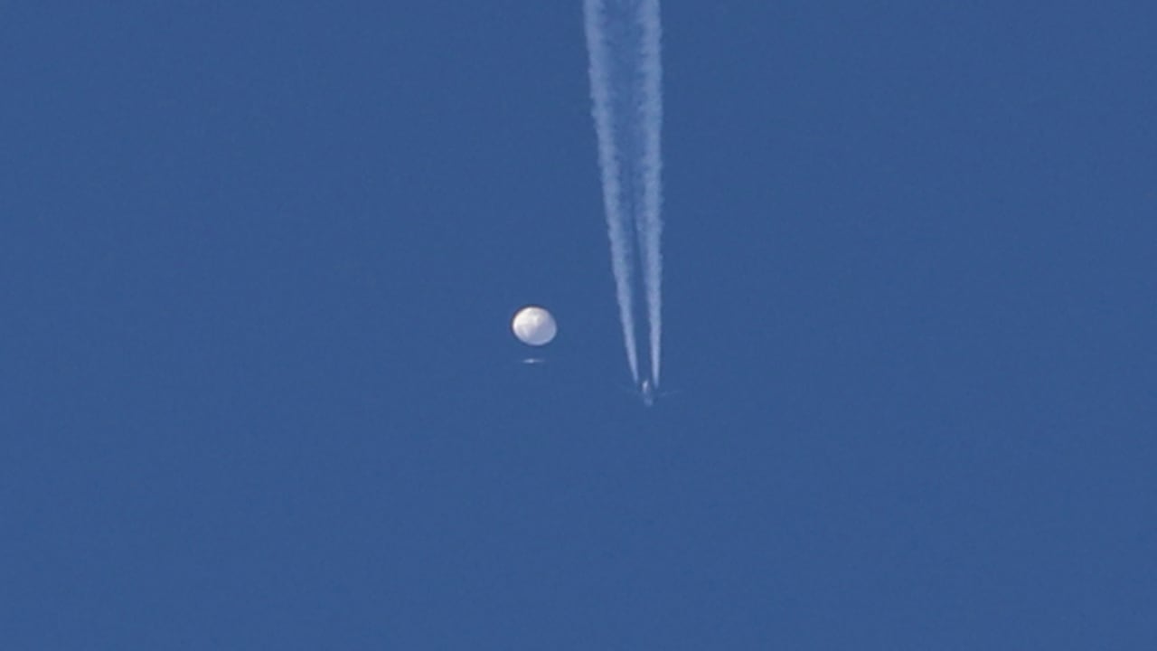 Los equipos desplegados frente a la costa de Carolina del Sur, al sureste del país fueron los que permitieron la localización del material “recuperaron algunos restos de la superficie del mar”, dijo a los periodistas John Kirby, portavoz del Consejo de Seguridad Nacional de Estados Unidos.