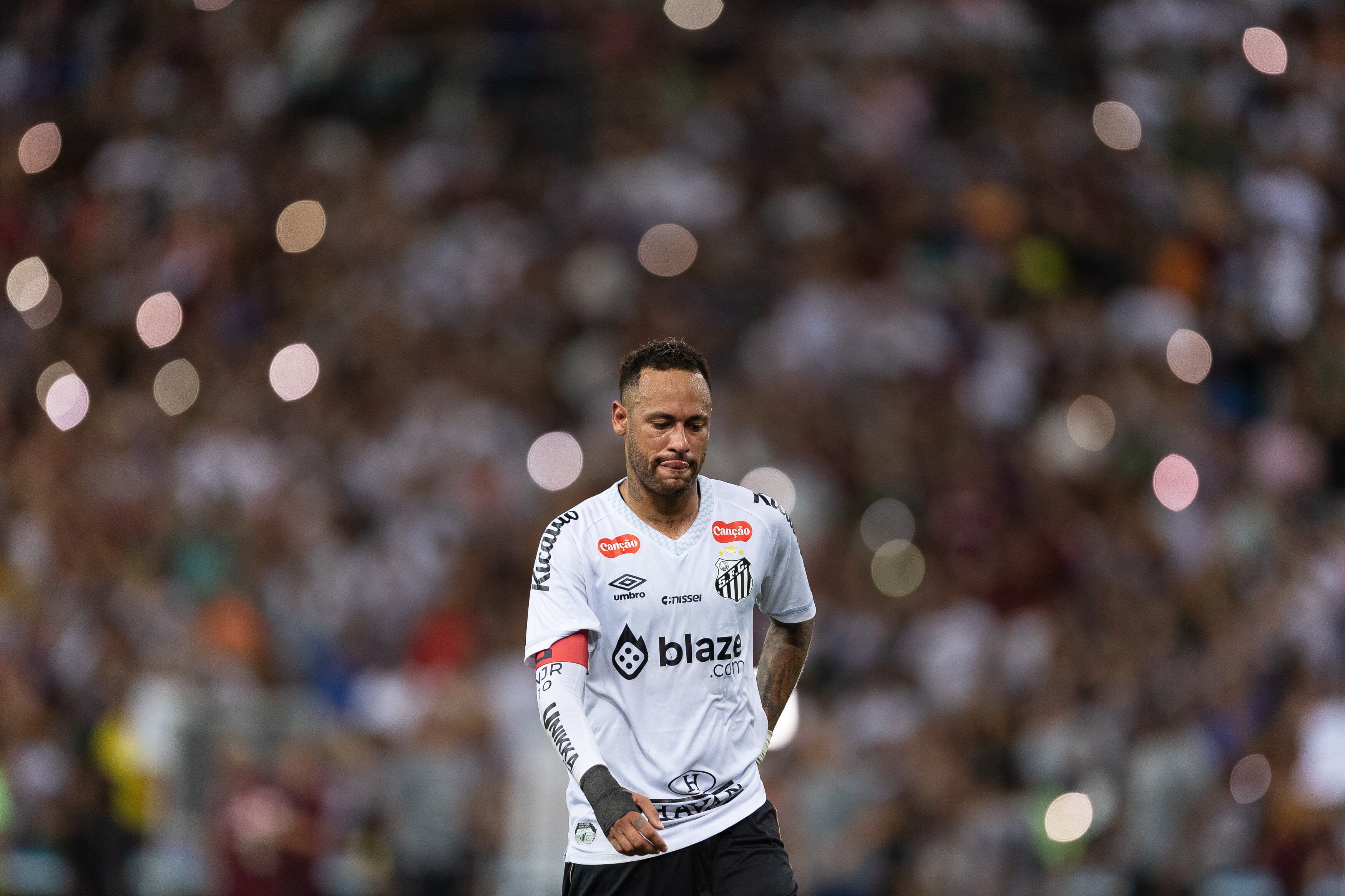 RIO DE JANEIRO, BRAZIL - APRIL 13: Neymar Junior of Santos looks on following the team's defeat in the match between Fluminense and Santos as part of Brasileirao 2025 at Maracana Stadium on April 13, 2025 in Rio de Janeiro, Brazil. (Photo by Ruano Carneiro/Getty Images)
