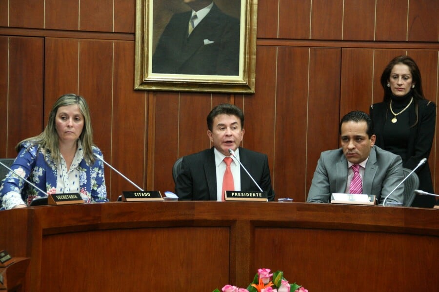 El exsenador Efraín Torrado (centro) fue condenado por el carrusel de la contratación en Bogotá.