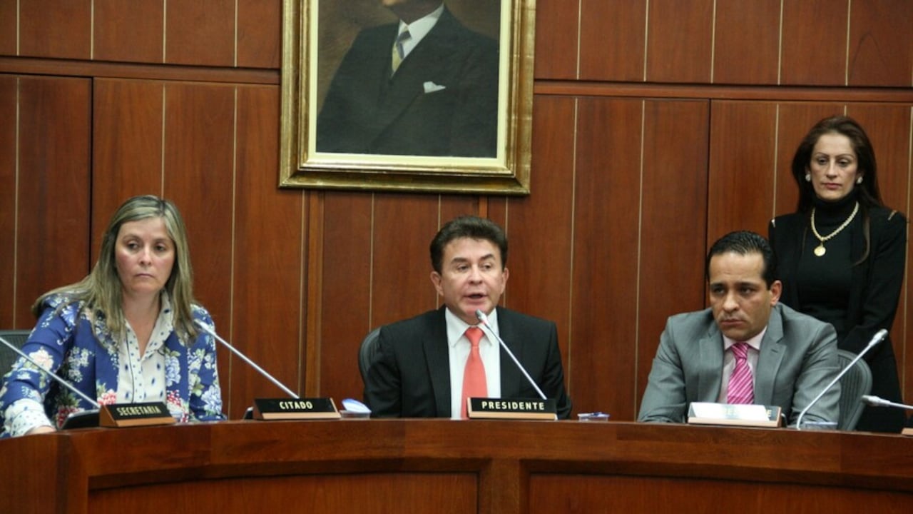 El exsenador Efraín Torrado (centro) fue condenado por la Corte Suprema de Justicia por el carrusel de la contratación de Bogotá.