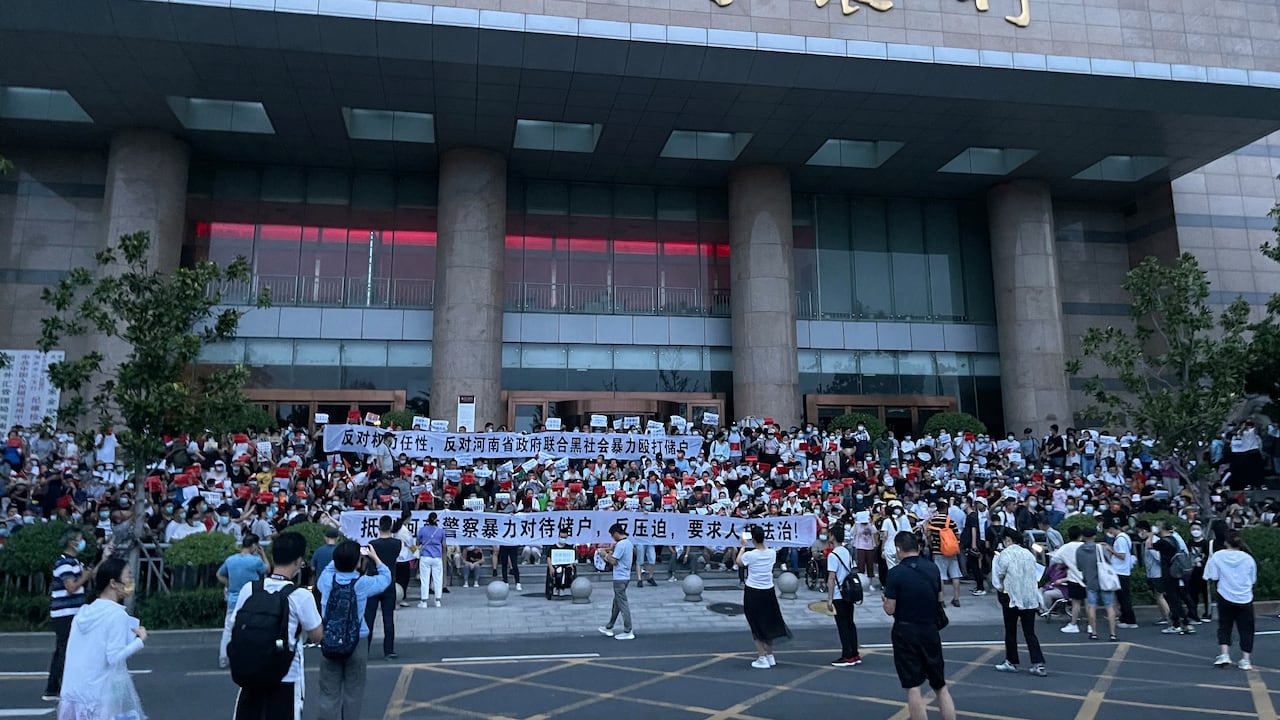 Estas protestas fueron reprimidas con violencia por parte de las autoridades en China.