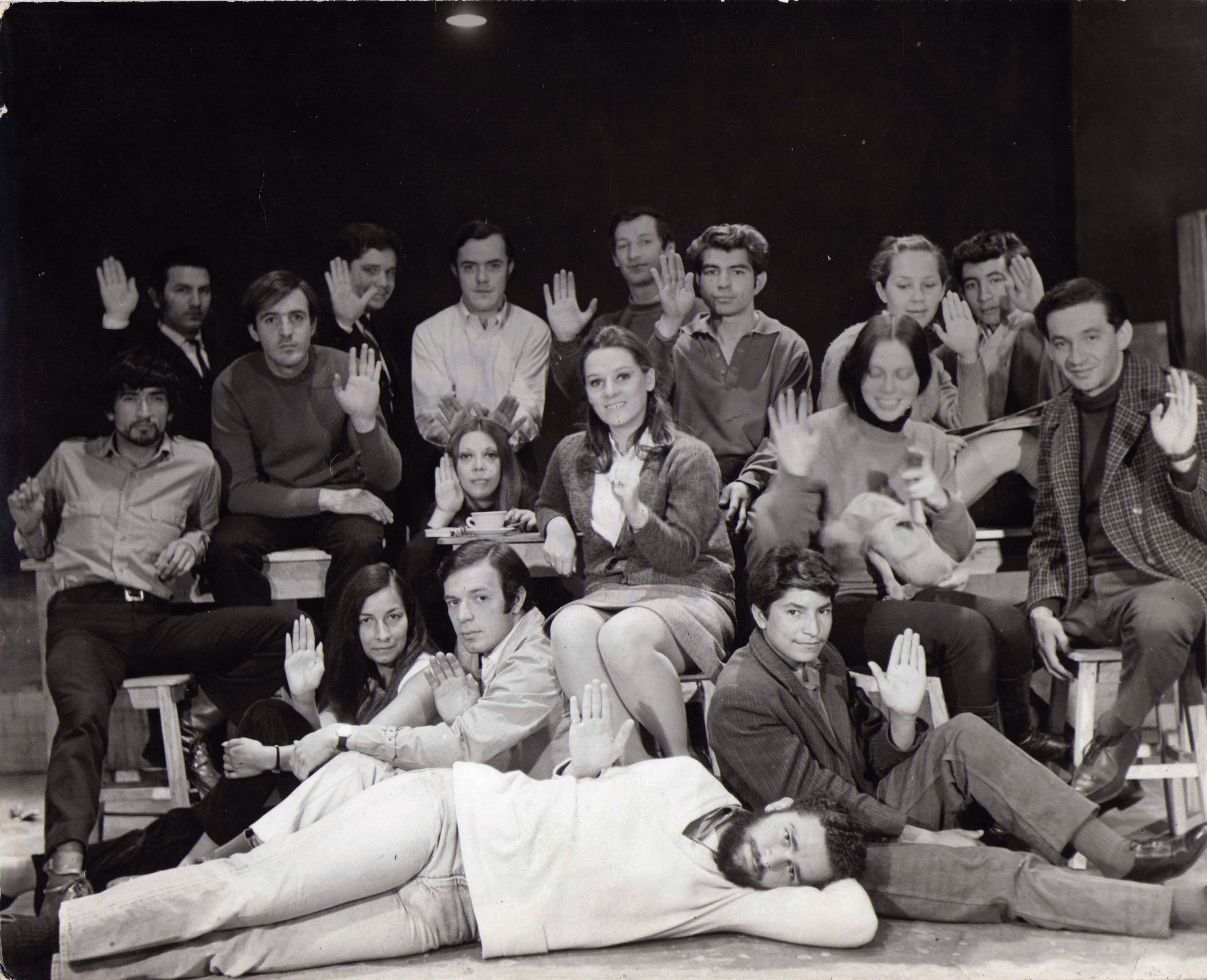 El proyecto La Mama estuvo apoyado por artistas como Kepa Amuchástegui, Consuelo Luzardo, Germán Moure, Gustavo Mejía, Paco Barrero, Jeanine Elgazi, Consuelo Moure, Jorge Cano, Jaime Carrasquilla, Beatriz Elena Mejía y Eddy Armando Rodríguez.