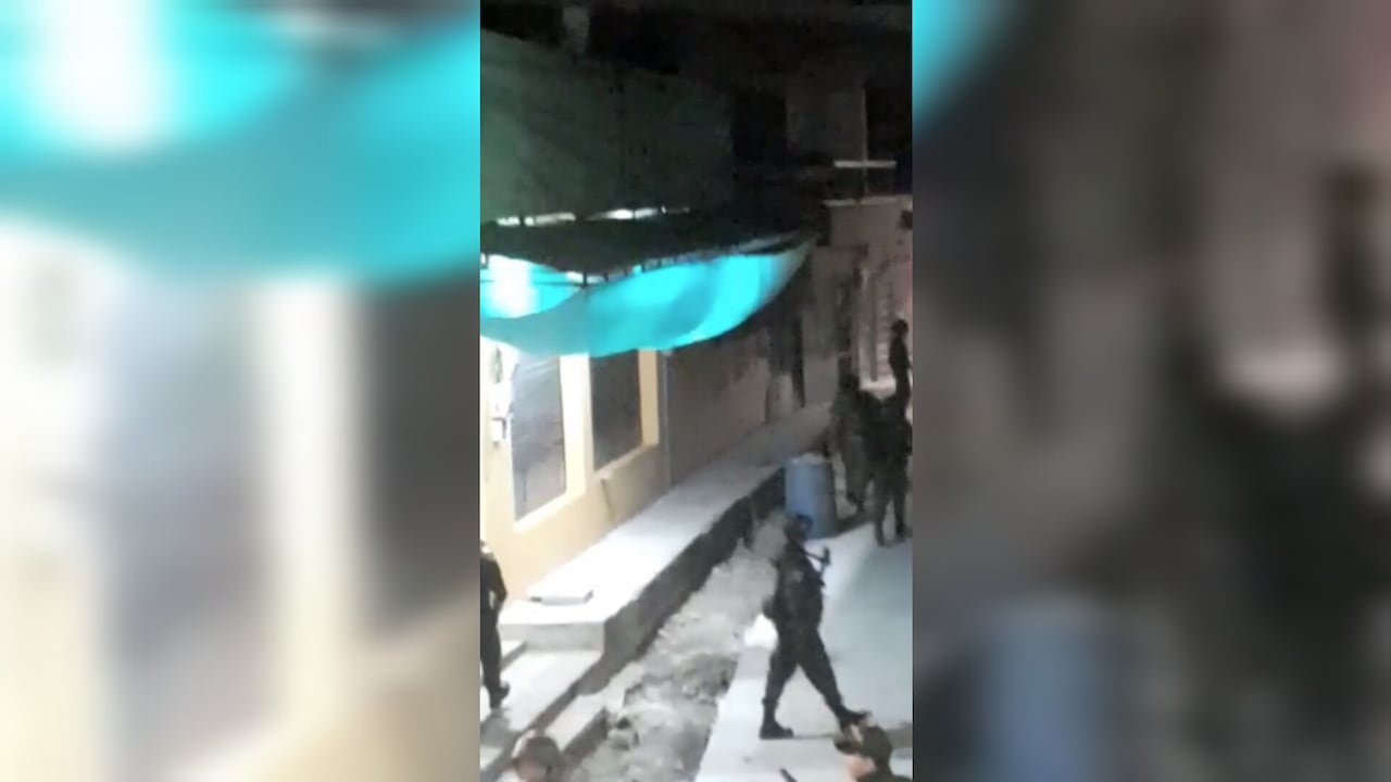 La fuerza pública habría impedido que un grupo de encapuchados vandalizara la estación de Policía del corregimiento de Jardín de Tamaná.
