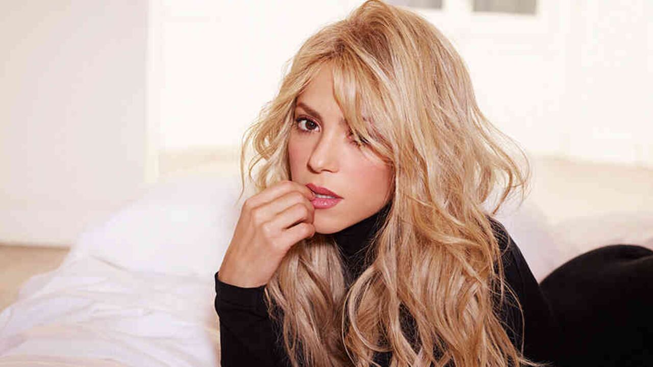 La cantante colombiana formalizó su relación sentimental con el futbolista del F.C Barcelona Gerard Piqué en 2011, con el que tiene dos hijos, Milan y Sasha.