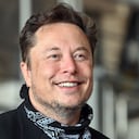 13 de agosto de 2021, Brandeburgo, Grünheide: Elon Musk, CEO de Tesla, se encuentra en la fundición de Tesla Gigafactory durante un evento de prensa. Está previsto que los primeros vehículos salgan de la línea de producción en Grünheide, cerca de Berlín, a finales de 2021. La empresa estadounidense tiene previsto fabricar aquí unas 500.000 unidades de las series compactas Model 3 y Model Y cada año. Foto: Patrick Pleul/dpa-Zentralbild/ZB (Foto de Patrick Pleul/Picture Alliance vía Getty Images)