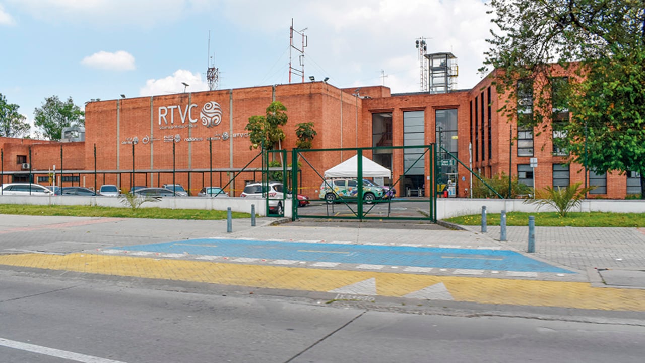 A través de RTVC se estarían haciendo varios contratos para logística del Gobierno.