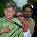 En esta imagen del 10 de agosto de 2013, el excomandante de las FARC Rodrigo Granda, alias Ricardo Téllez, durante una conferencia de prensa al cierre de una ronda de negociaciones de paz con el gobierno colombiano en La Habana. (AP Foto/Ramón Espinosa, Archivo)