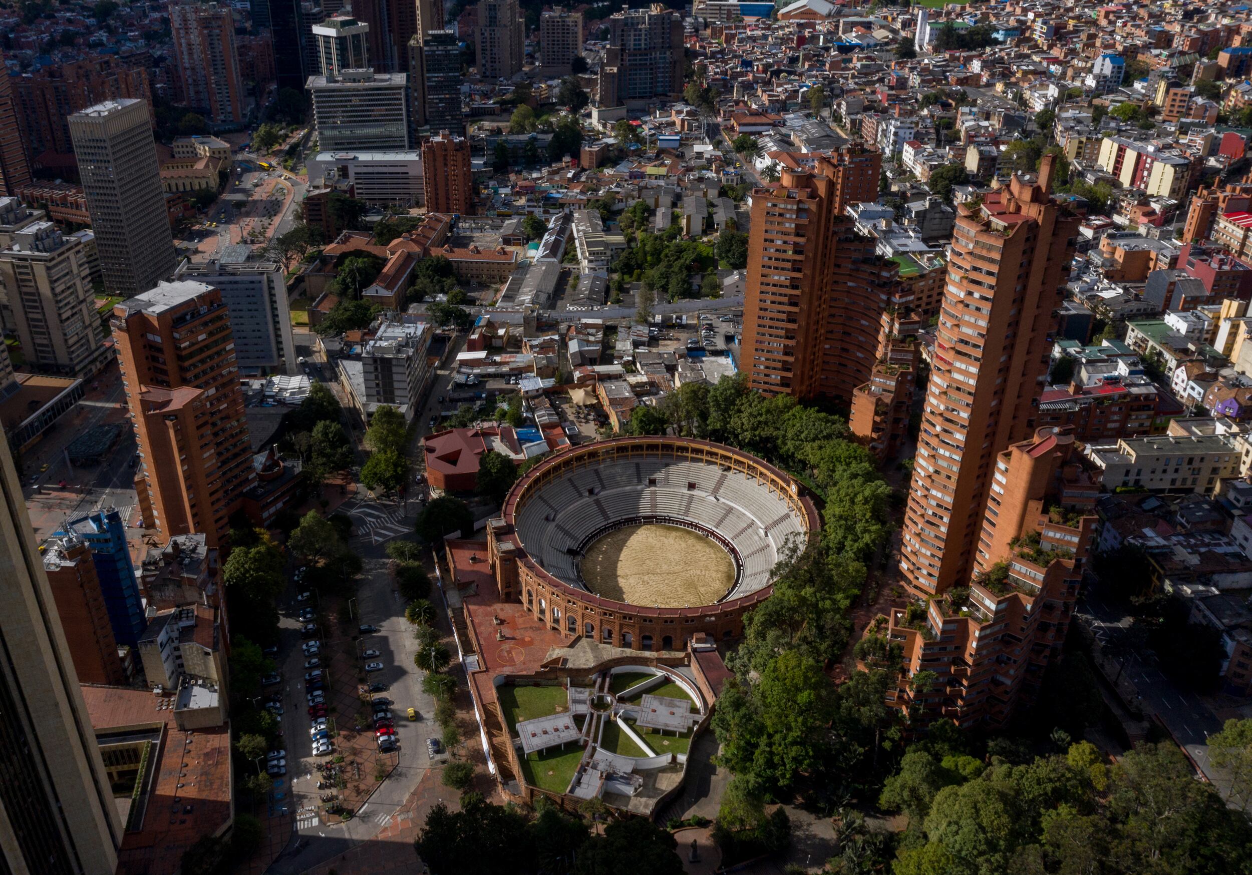 Vista aérea de la Plaza de Toros en el centro de la ciudad de Bogotá, Colombia