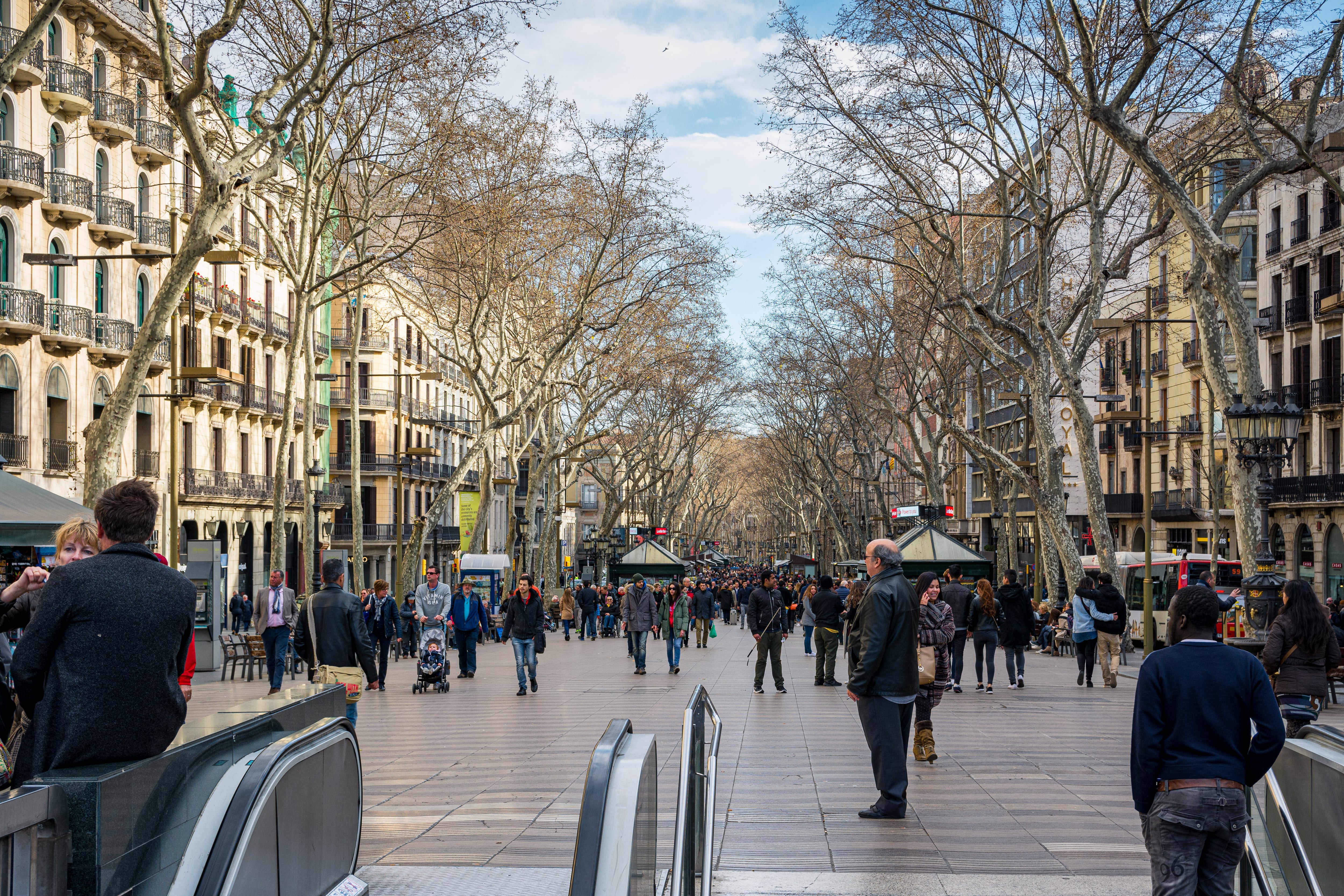 El popular paseo de la Rambla en España