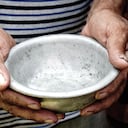 Los 24 bancos de alimentos del país, que atienden a 1,18 millones de personas, estiman que una tercera parte de la comida se bota en Colombia, lo que equivale a 9,7 millones de toneladas al año. De ese monto, 40 por ciento se pierde desde la producción agrícola por falta de vías o de compradores.