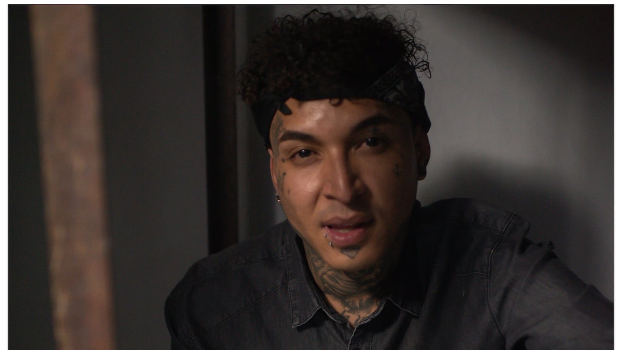 El actor y rapero Santiago Cano, más conocido como Rapza de Barrio o Riquelme, en La Reina del Flow, fue detenido en Medellín.