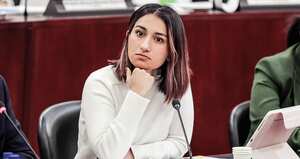 Laura Sarabia quiere el poder que ostentó cuando era la jefa de gabinete de Gustavo Petro. El presidente aún no lo decide.