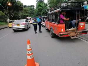 La secretaría de Movilidad de Cali, adelantó operativos de control a vehículos tipo guala que prestan servicio de transporte público en la capital del Valle; esto con el fin de garantizar seguridad vial a los ciudadanos que viven en zona de ladera y usan los camperos.