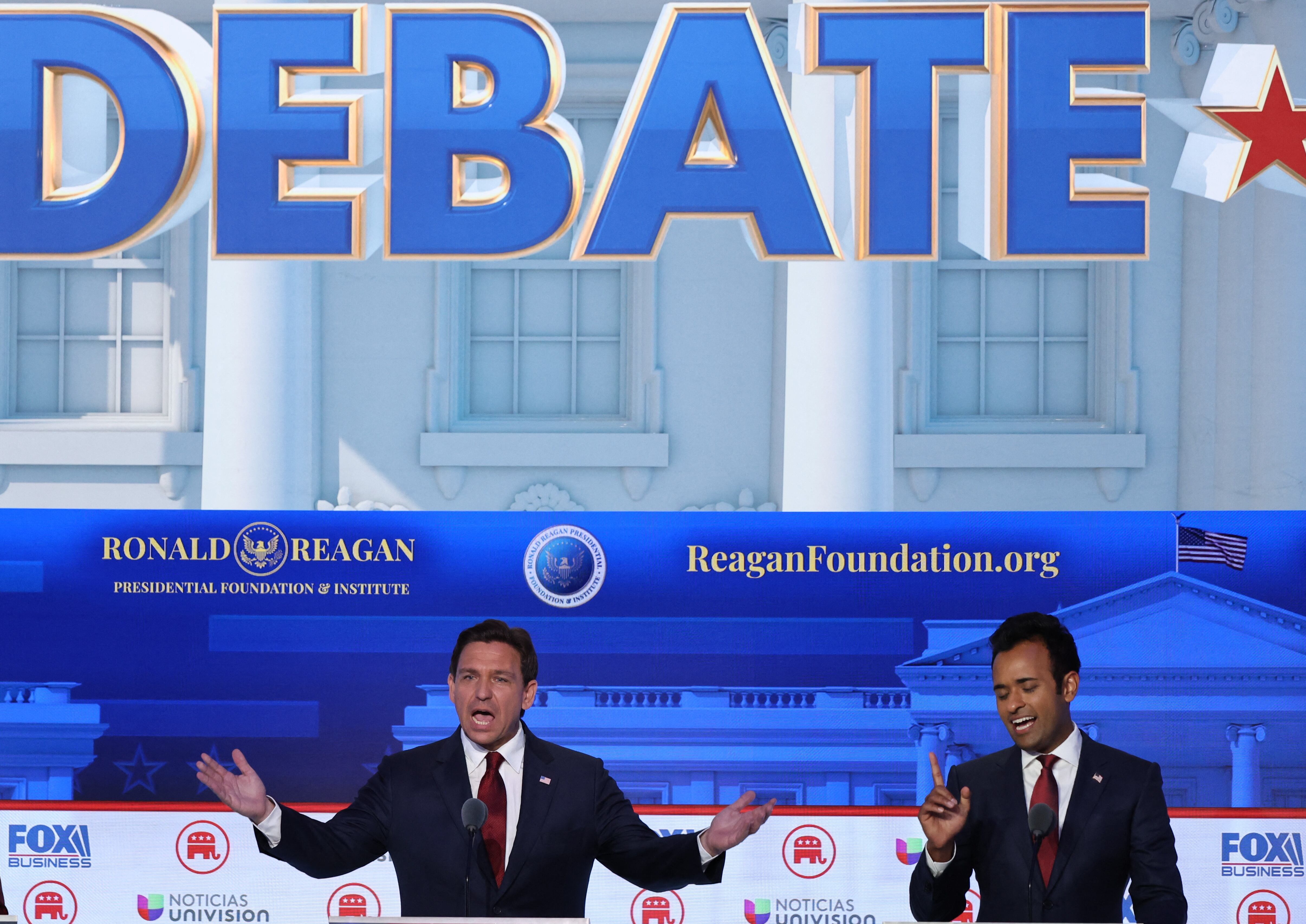 Ron DeSantis y Vivek Ramaswamy debaten sus ideas en el segundo encuentro republicano para elegir al candidato por este partido.