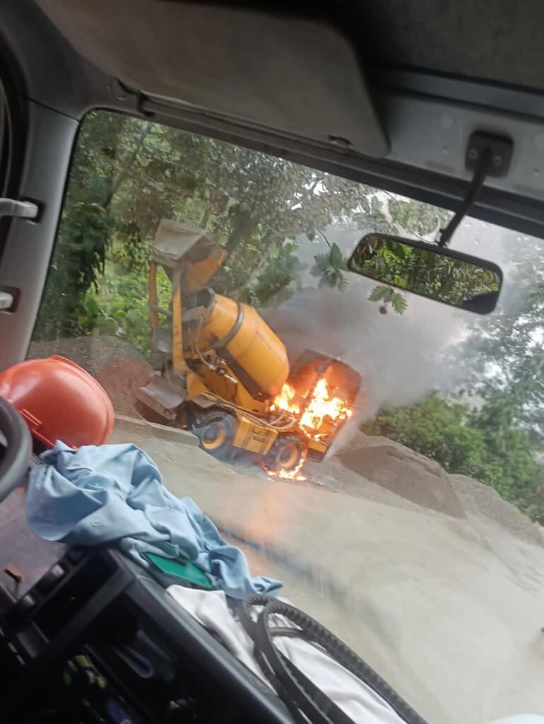 Por amenazas y quema de maquinaria, Gobernación del Valle suspendió obras en corredor estratégico para el turismo de Buenaventura.