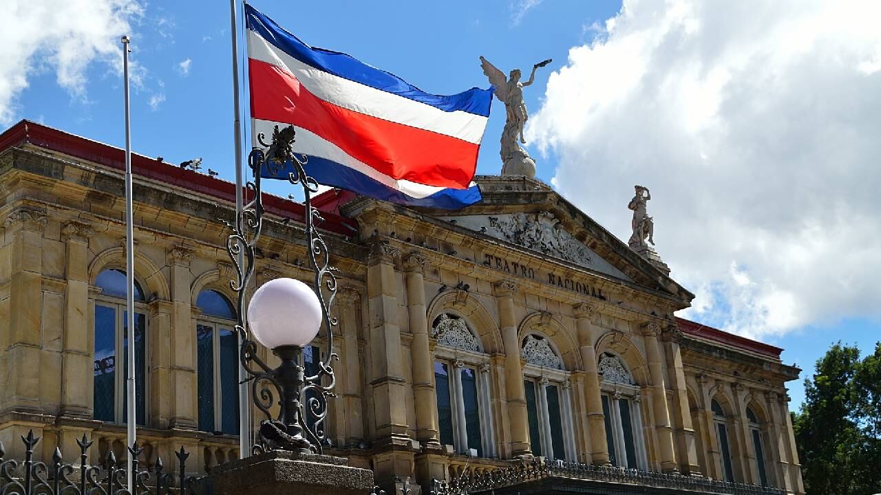 Presidente de Costa Rica, Carlos Alvarado, pone en jaque la legalización de cannabis medicinal.