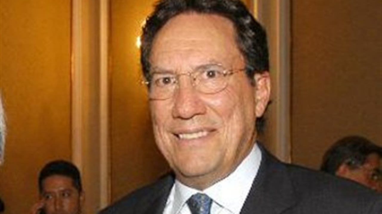 El primer presidente de Comcel, Peter Burrowes