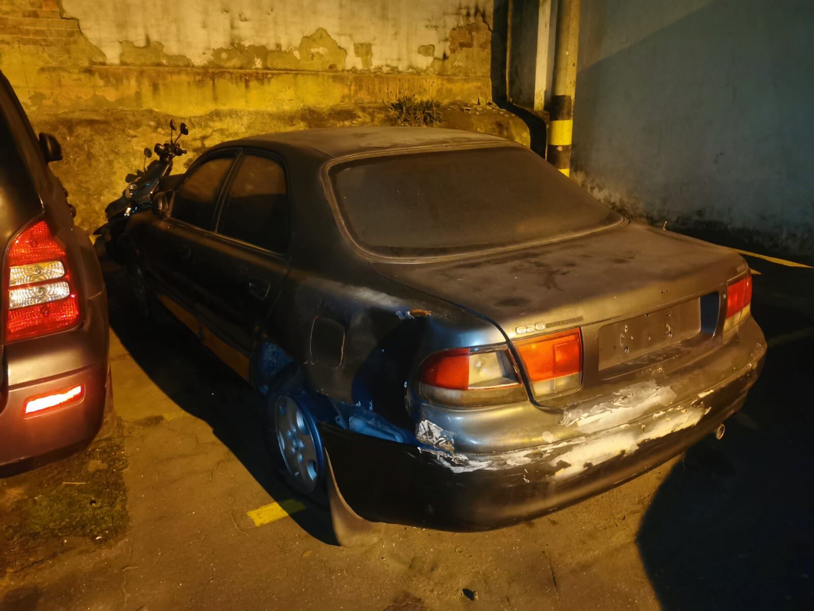 Carros abandonados en Congreso.