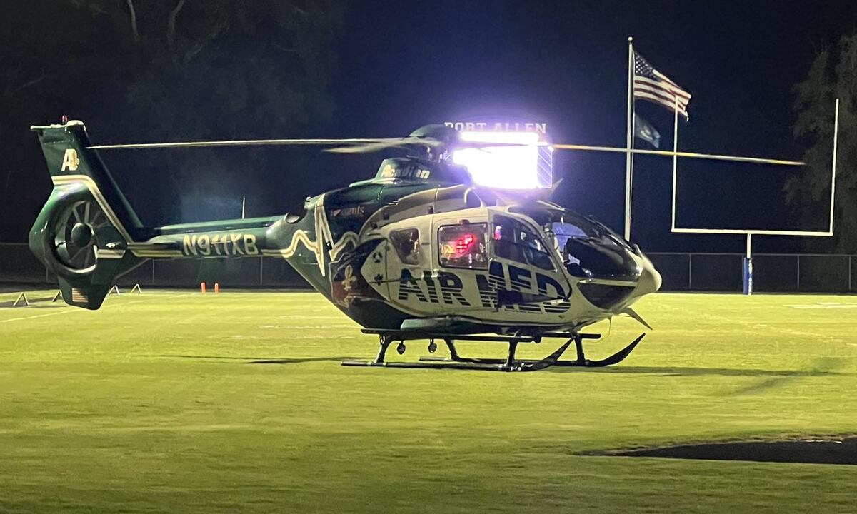 Helicóptero aterrizó en el campo de juego para atender la emergencia tras el tiroteo.