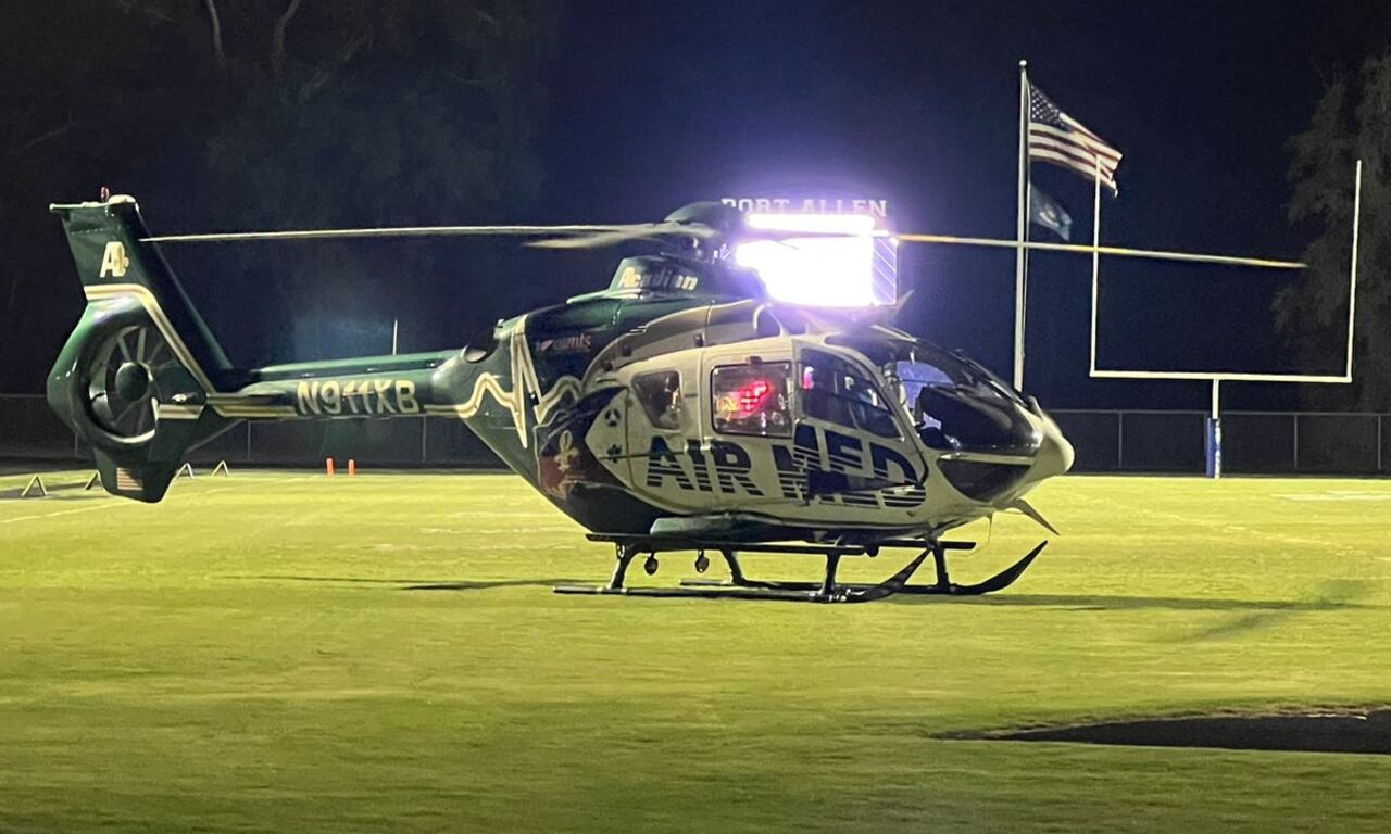 Helicóptero aterrizó en el campo de juego para atender la emergencia tras el tiroteo.