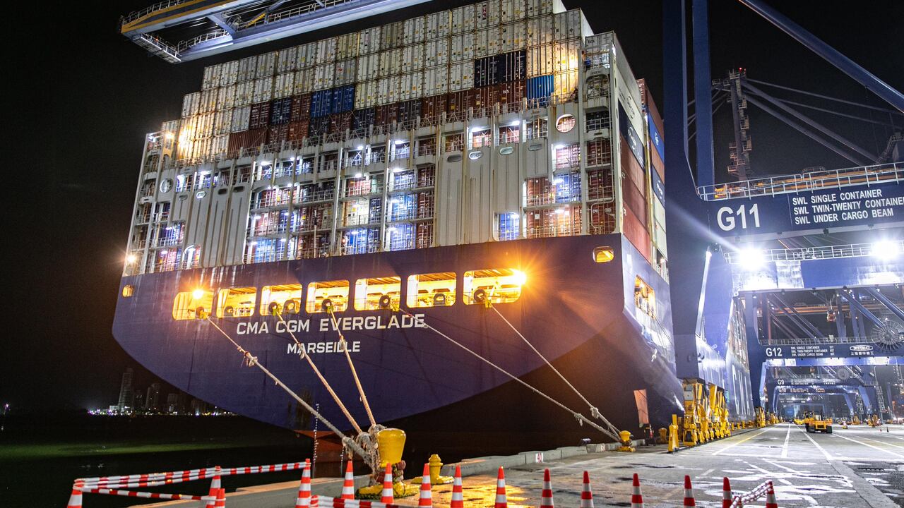 Llegada del primer tren del metro de Bogotá.