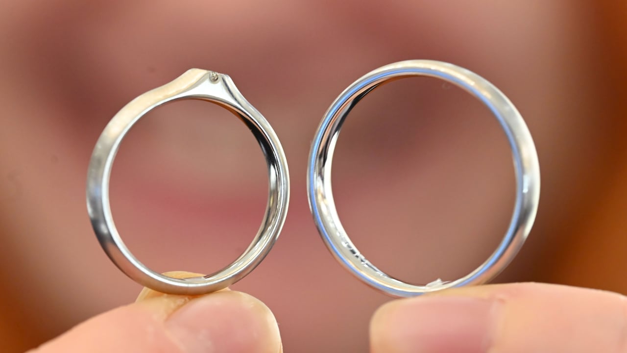 El oro blanco y la plata pueden ser confundidas por personas que no saben de joyería.